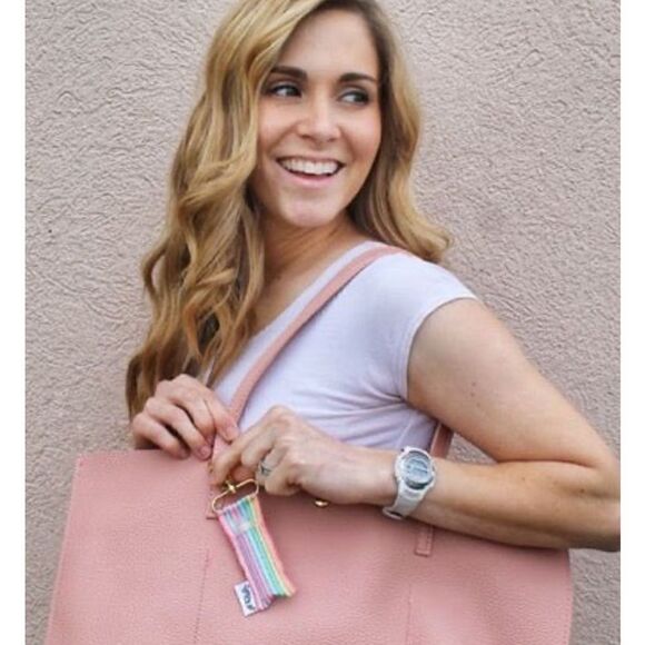 The LippyClip   - Picture 2 of 4